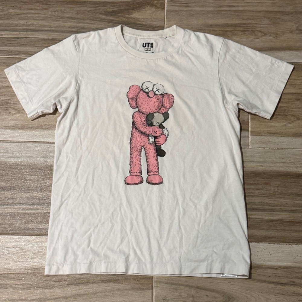 Uniqlo UT KAWS Pink BFF Companion Graphic T-Shirt White Small 341-422017